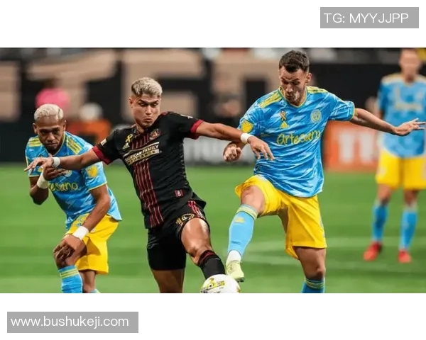 休斯顿与堪萨斯城激战比分揭晓精彩瞬间回顾与分析